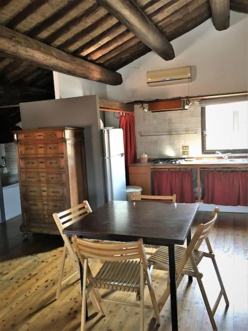 Romantic In The Historical Heart Of Appartamento
